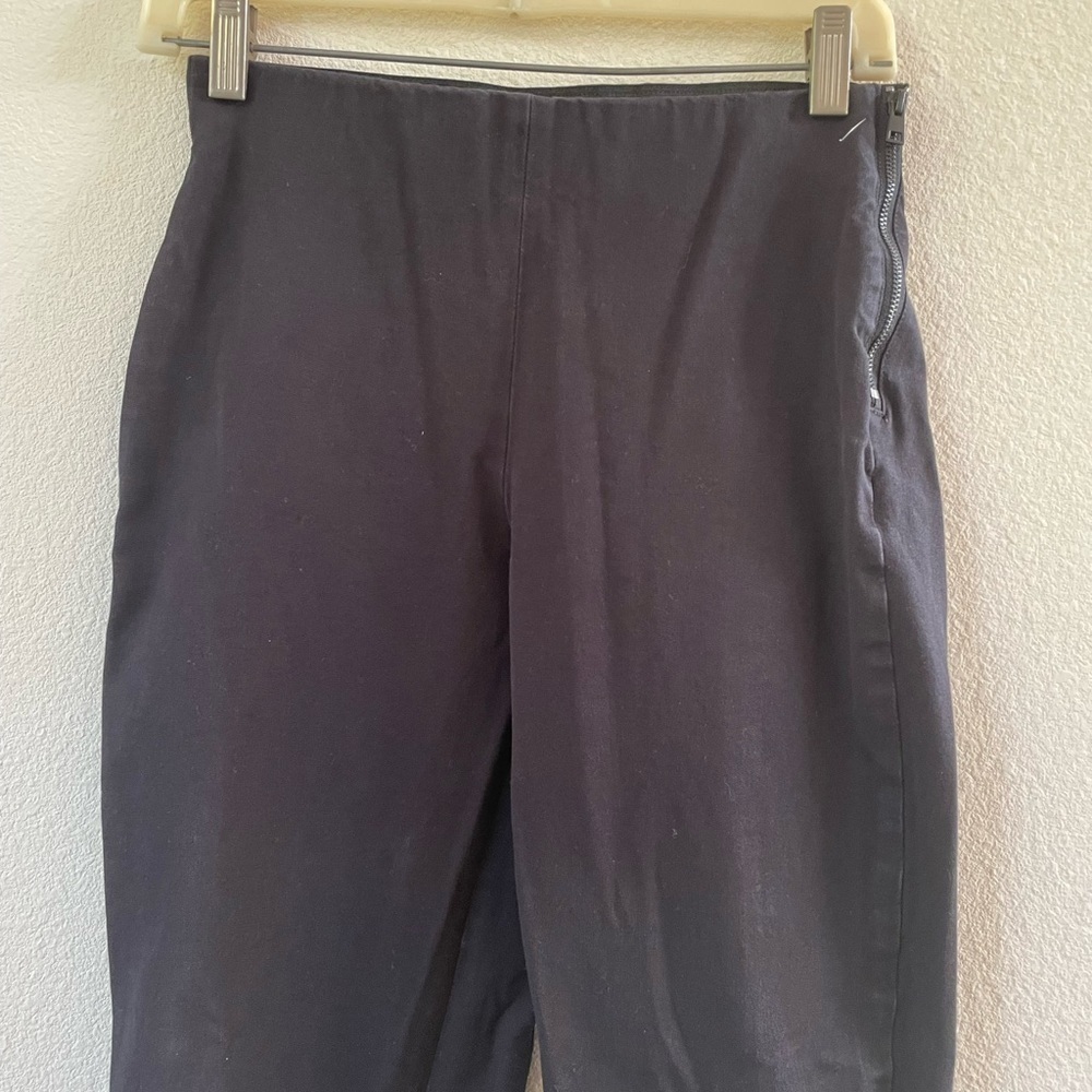 Everlane side zip stretch cotton pants in black - Picture 6 of 9